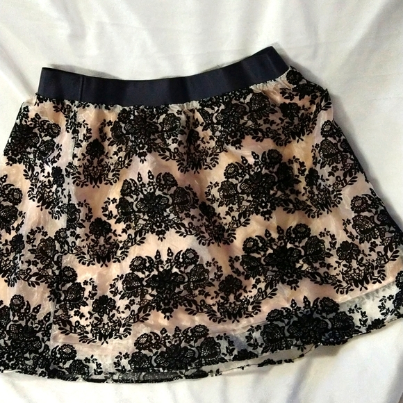 Express Floral Lace Flare Skirt and  Matching Clutch Purse - Picture 2 of 13